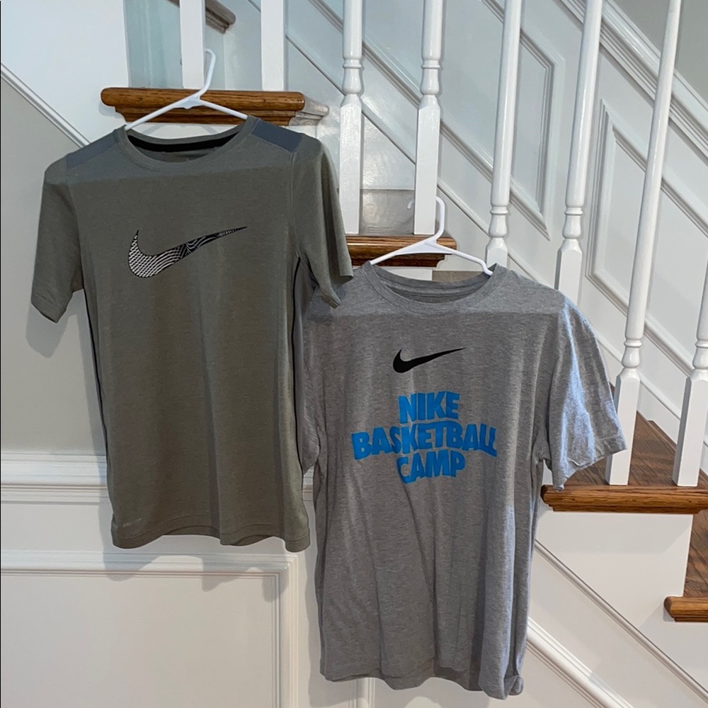 Nike Gray and Green Short Sleeve Tees